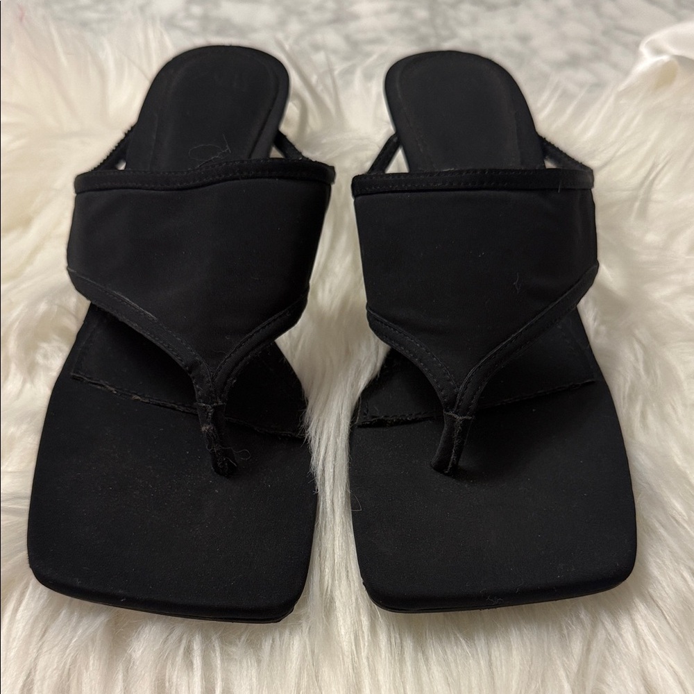 Zara Black Square-Toe Thong Sandals